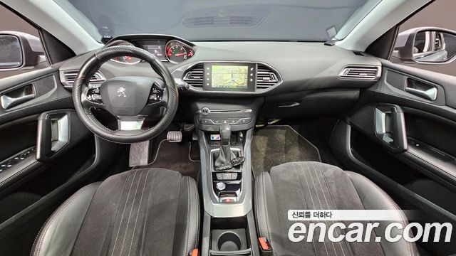Peugeot 308 — interior