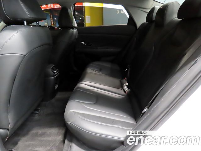 Hyundai Avante — interior