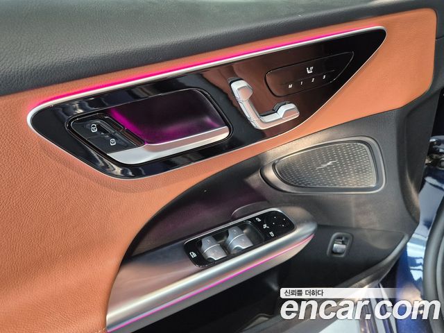 Mercedes-Benz C-Class — interior