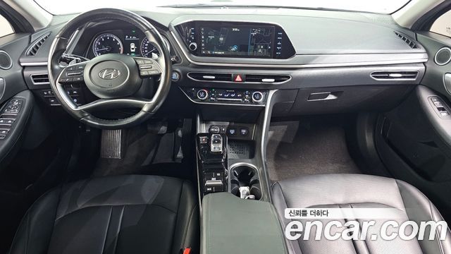 Hyundai Sonata — interior