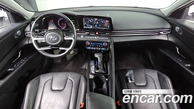 Hyundai Avante — interior