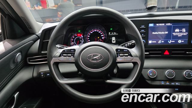 Hyundai Avante — interior