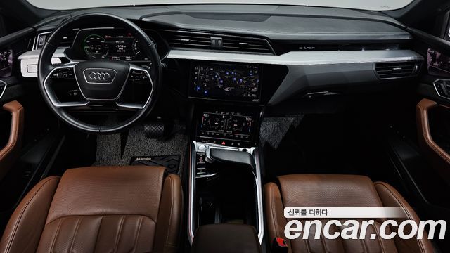 Audi e-tron — interior