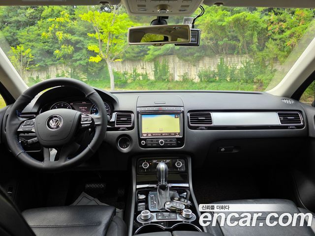 Volkswagen Touareg — interior