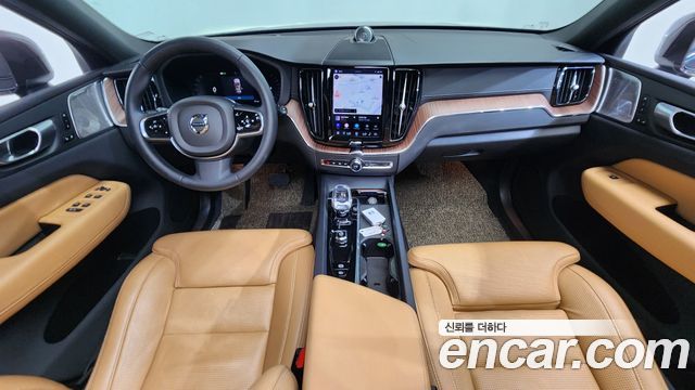 Volvo XC60 — interior