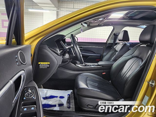 Hyundai Sonata — interior
