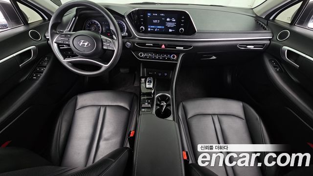 Hyundai Sonata — interior