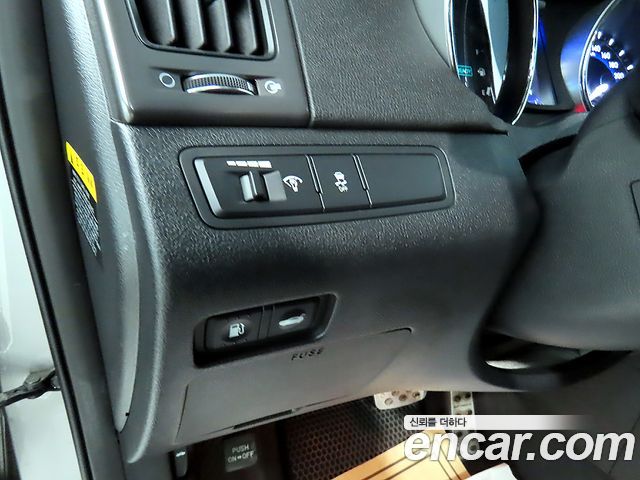 Hyundai Sonata — interior