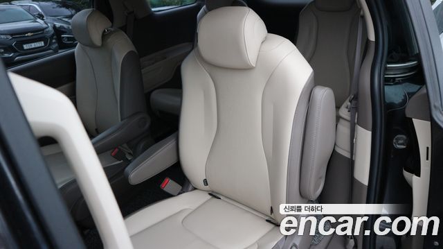 Kia Carnival — interior