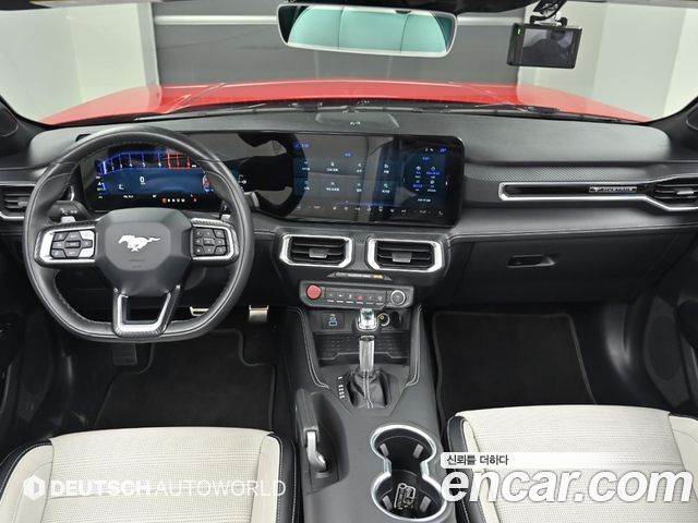 Ford Mustang — interior