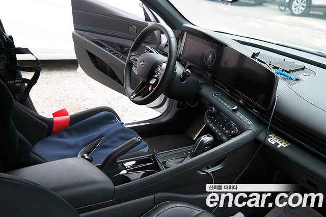 Hyundai Avante — interior