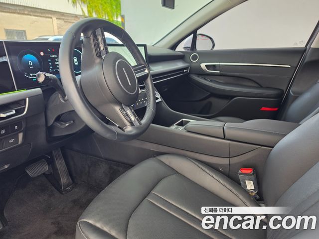 Hyundai Sonata — interior