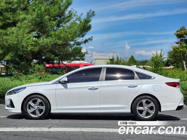 Hyundai Sonata — interior