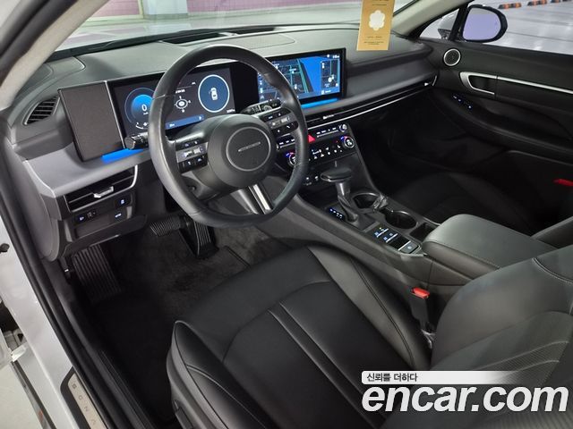 Hyundai Sonata — interior