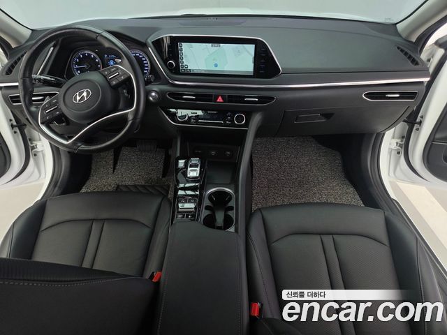 Hyundai Sonata — interior