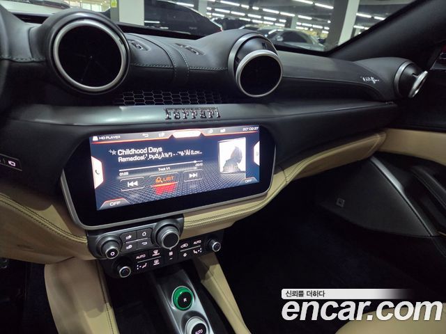 Ferrari Portofino — interior