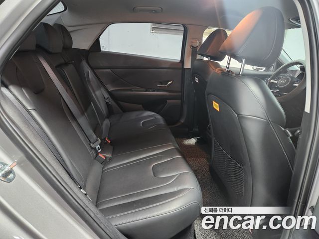 Hyundai Avante — interior