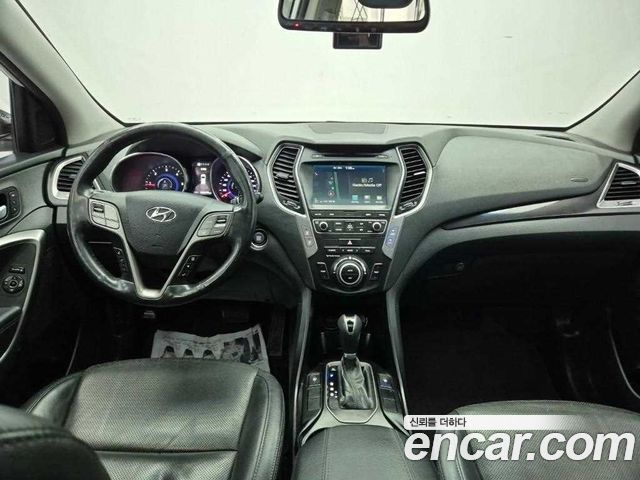 Hyundai Santa Fe — interior
