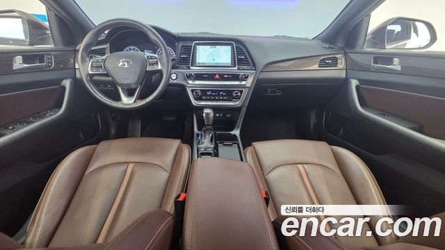Hyundai Sonata — interior