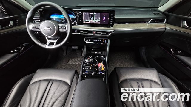 Kia K5 — interior