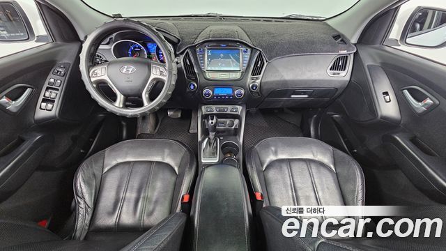Hyundai Tucson — interior