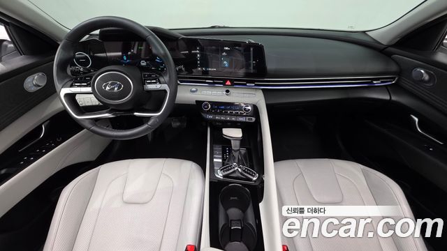 Hyundai Avante — interior