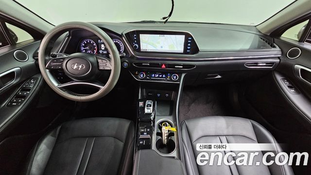 Hyundai Sonata — interior