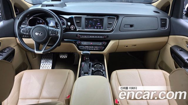 Kia Carnival — interior