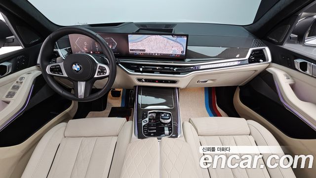 BMW X7 — interior