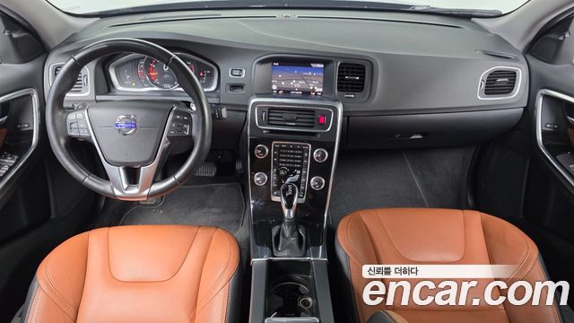 Volvo S60 — interior