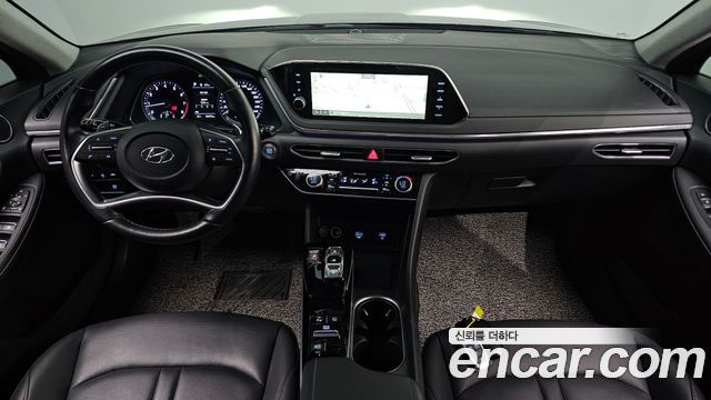 Hyundai Sonata — interior