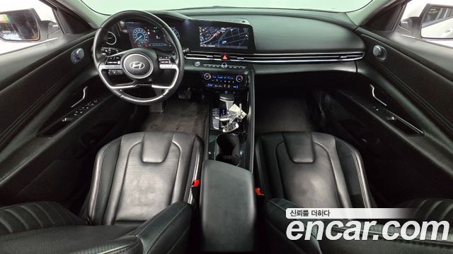 Hyundai Avante — interior