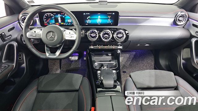 Mercedes-Benz CLA-Class — interior