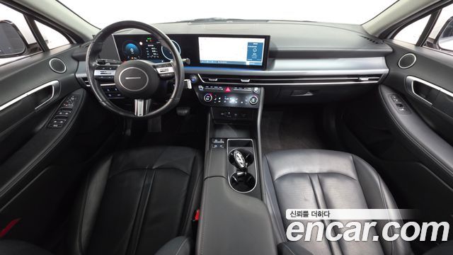 Hyundai Sonata — interior