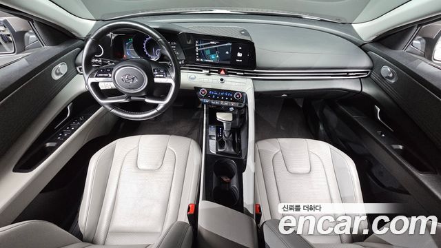 Hyundai Avante — interior