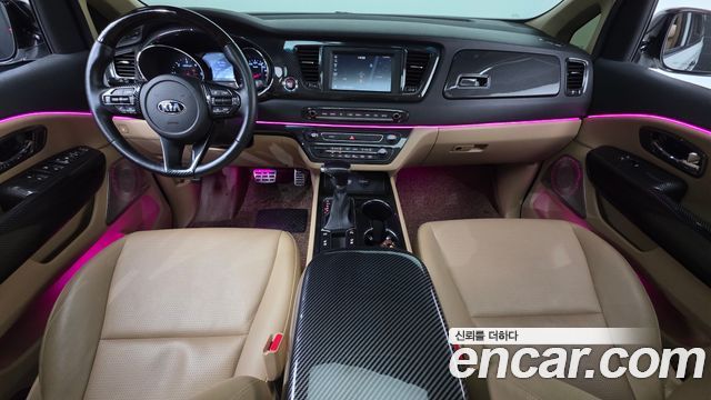 Kia Carnival — interior
