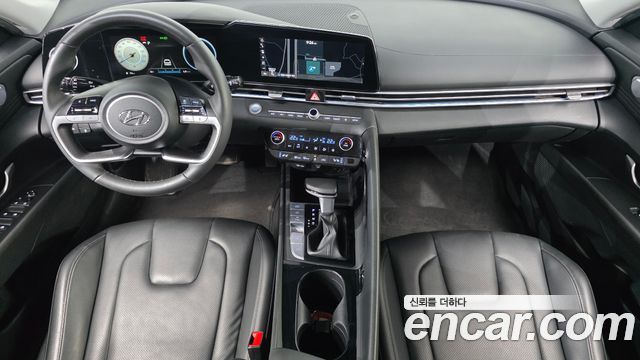 Hyundai Avante — interior