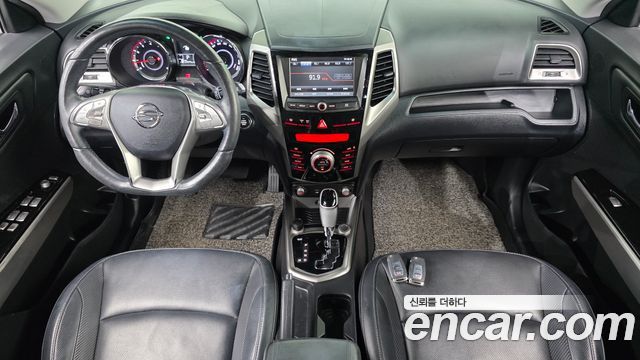 KG Mobility Tivoli — interior
