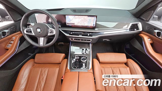 BMW X7 — interior