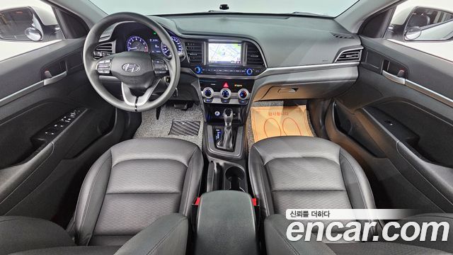 Hyundai Avante — interior