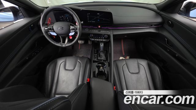 Hyundai Avante — interior