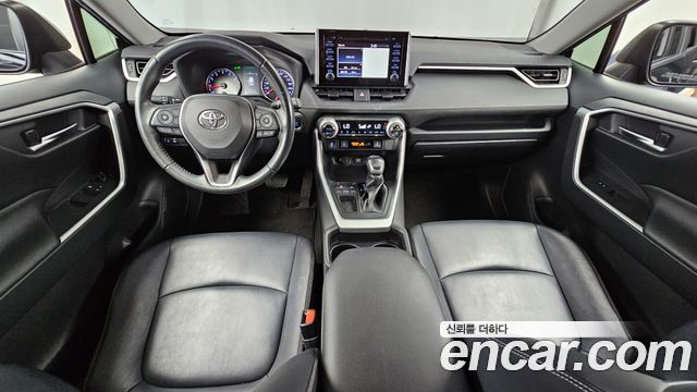 Toyota RAV4 — interior