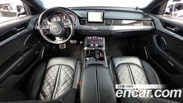 Audi S8 — interior