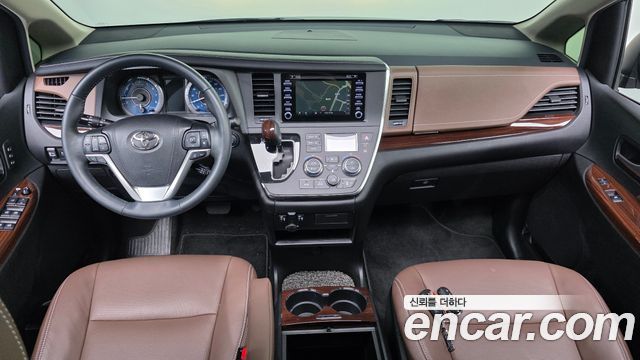 Toyota Sienna — interior