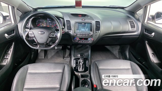 Kia K3 — interior