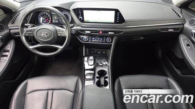 Hyundai Sonata — interior