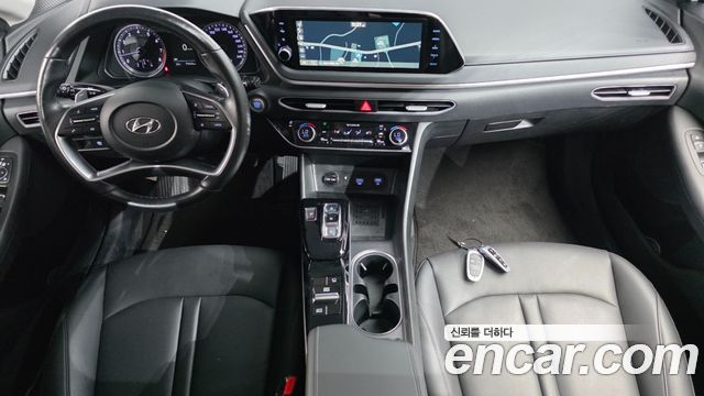 Hyundai Sonata — interior