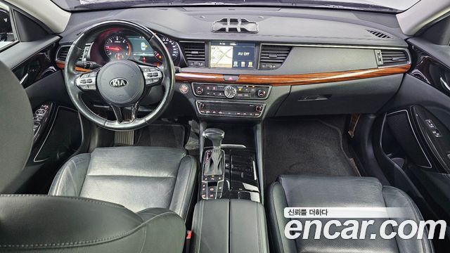 Kia K7 — interior