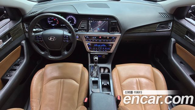 Hyundai Sonata — interior