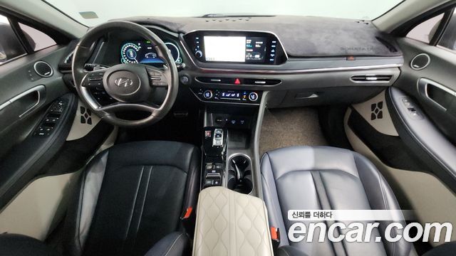 Hyundai Sonata — interior
